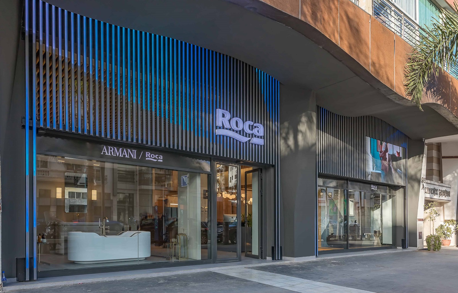 <p>Roca și-a deschis propriul showroom la Casablanca în iunie 2006. Atenție personalizată într-o atmosferă de confort și relaxare.</p>