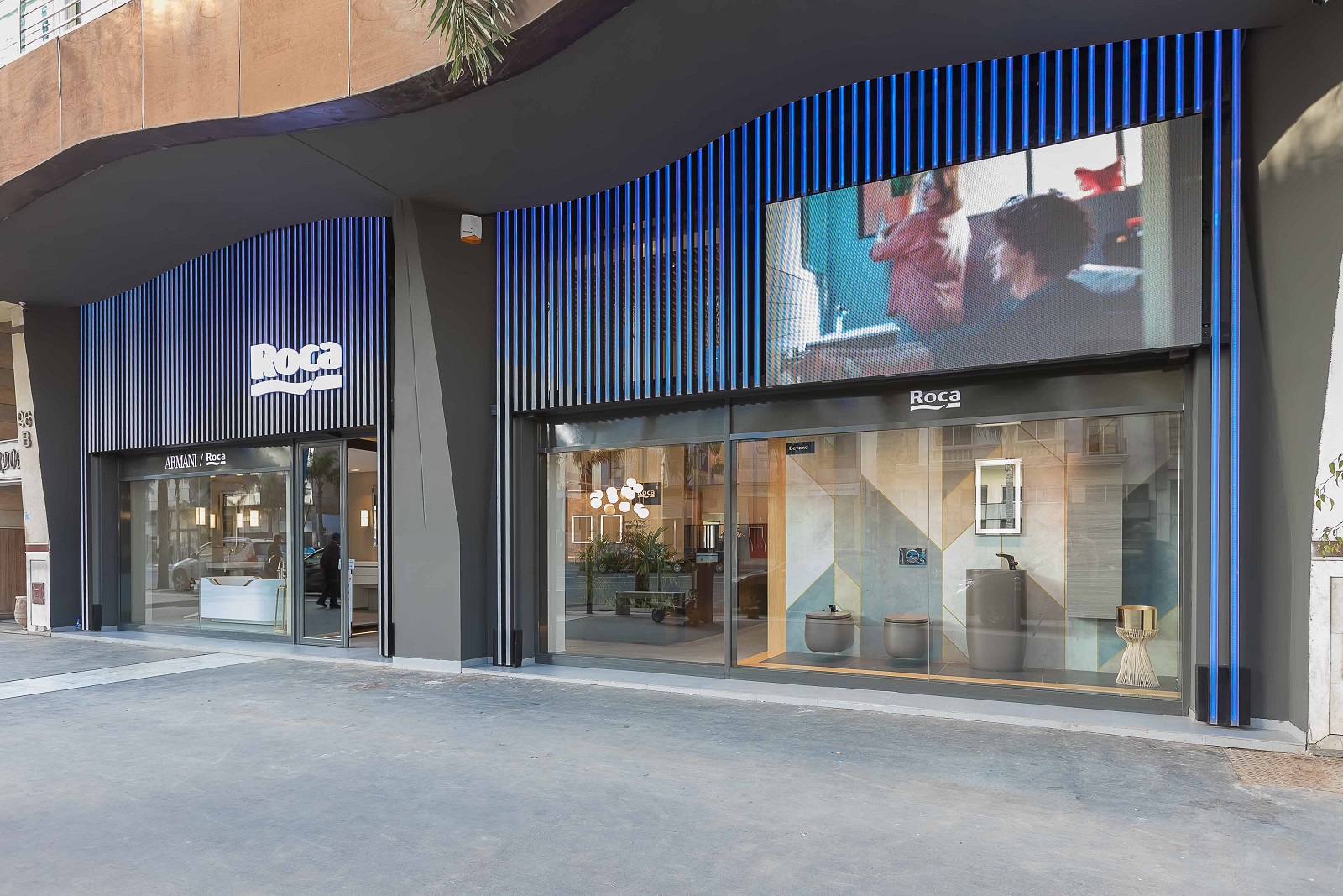 <p>Roca și-a deschis propriul showroom la Casablanca în iunie 2006. Atenție personalizată într-o atmosferă de confort și relaxare.</p>1