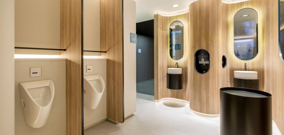 ONE HUNDRED restrooms: inovație, siguranță și igienă la toaletele publice | Roca