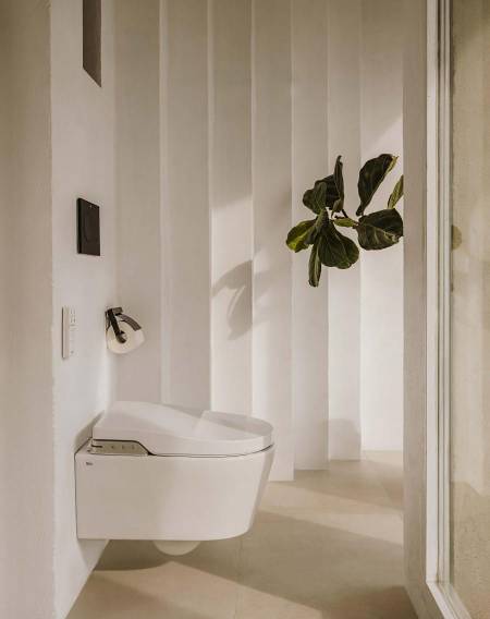 smart toilet design by Roca